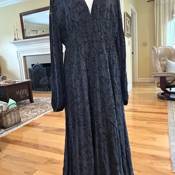 Zara Black and Navy V Neck Long Sleeve Women’s Floral Print Dress - Picture 8 of 15